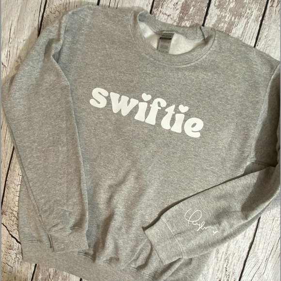 Taylor Swift Swiftie Sweatshirt - Picture 1 of 1